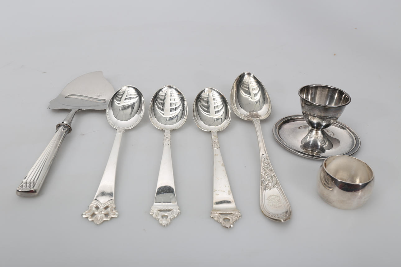 SILVERFÖREMÅL, 7 delar, total vikt 289,5 gram.