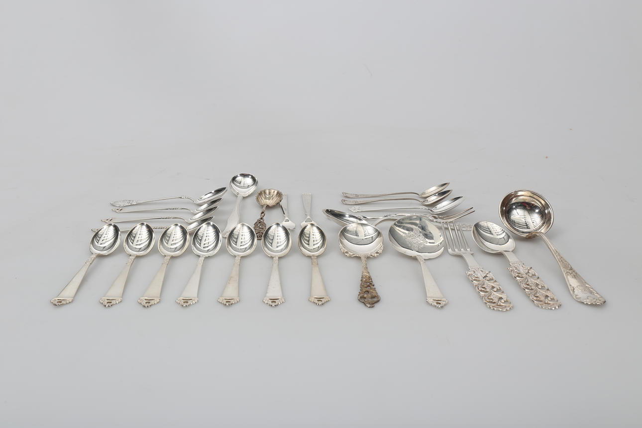 SILVERFÖREMÅL, 25 delar, 370,4 gram.