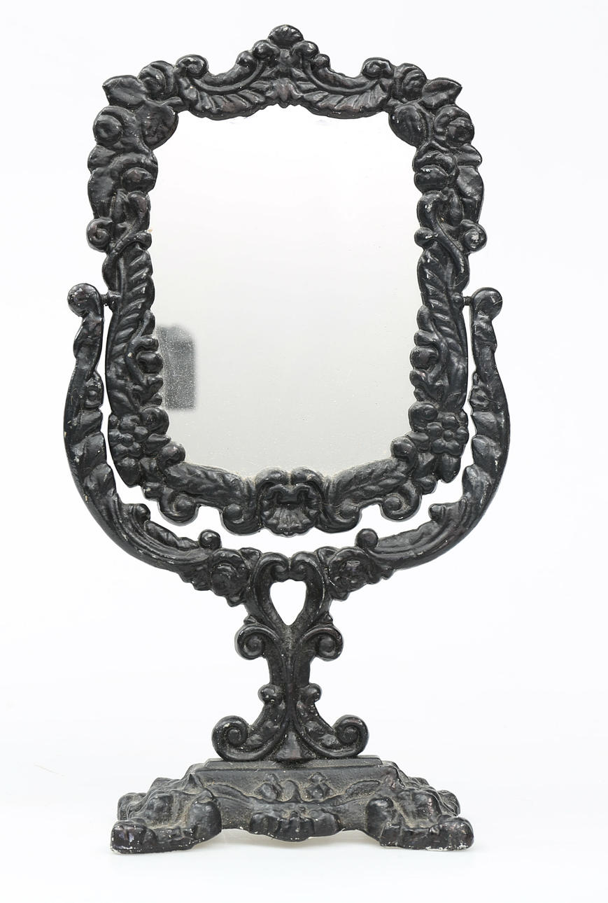 BORDSSPEGEL, metallram och fot, svartmålad, 1900-talets första kvartal.