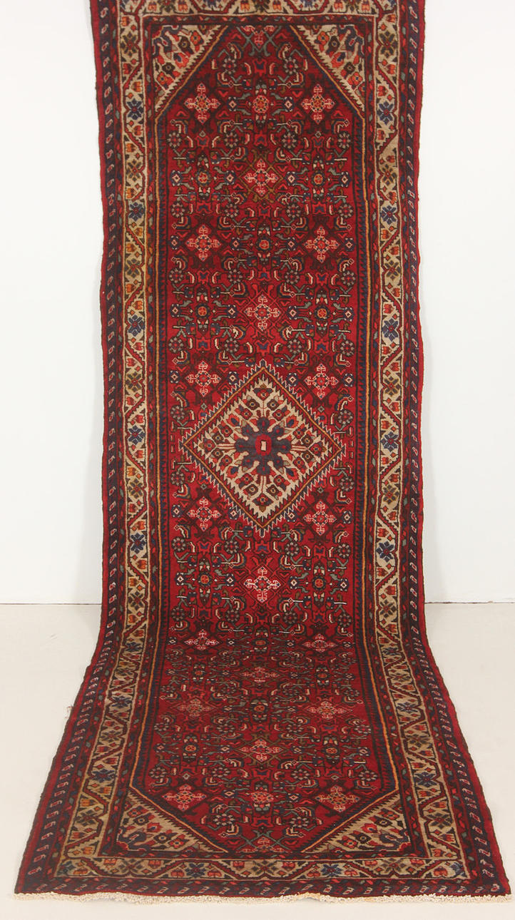 MATTA, orientalisk. Persien, Hamadan, 273 x 105 cm.