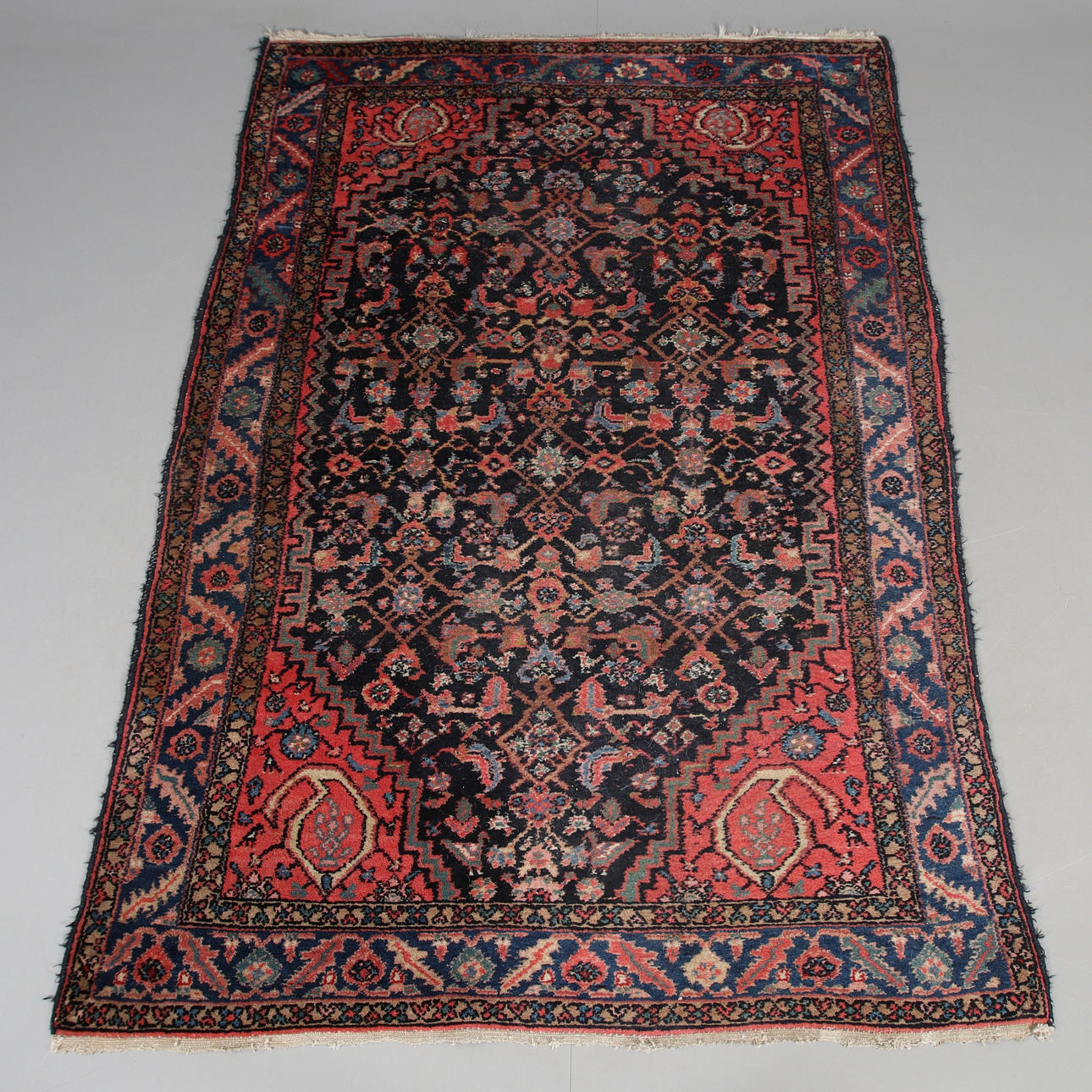 CARPET oriental, 204 x 135 cm.