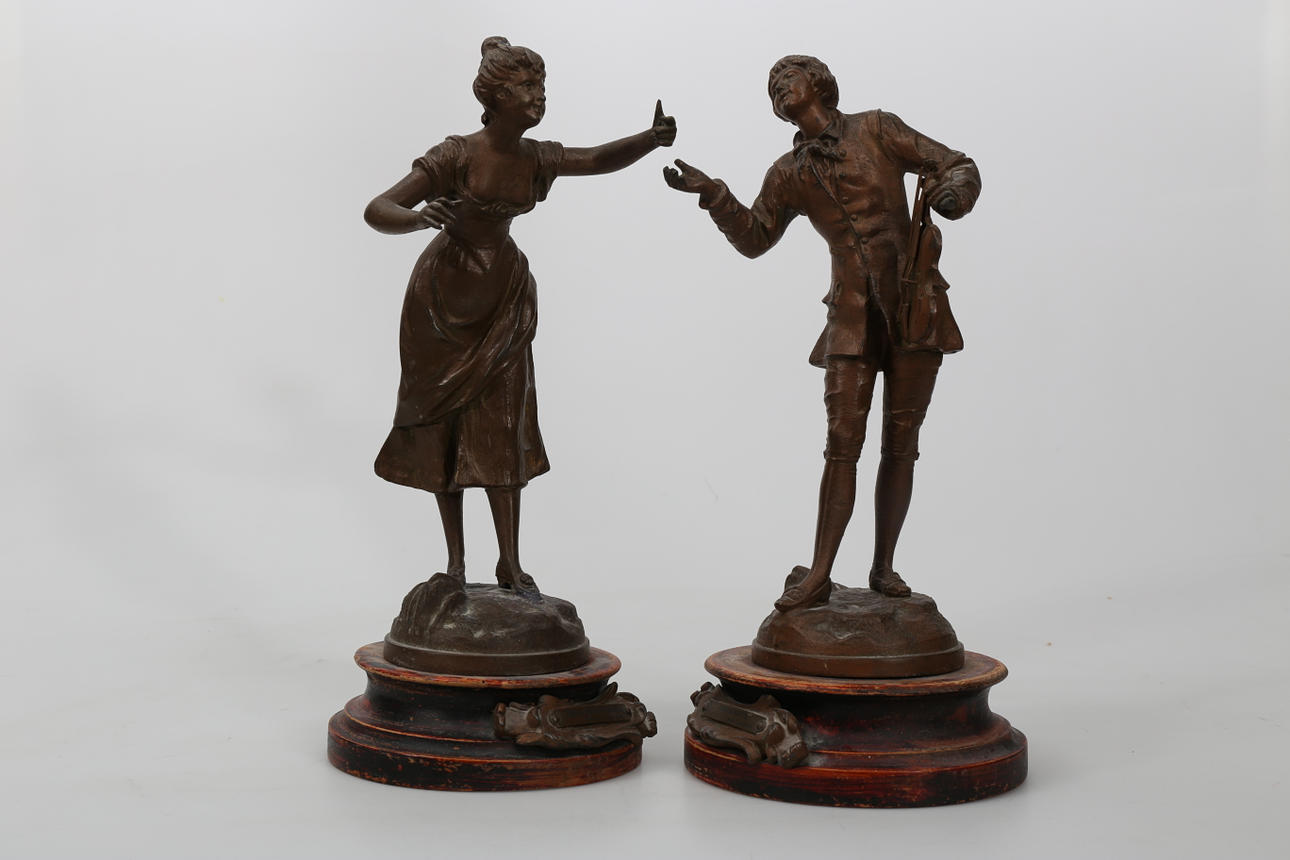 SKULPTURER, metall och träsockel, plakettmärkta L Guillemin, troligen Frankrike, 1800-1900-tal.