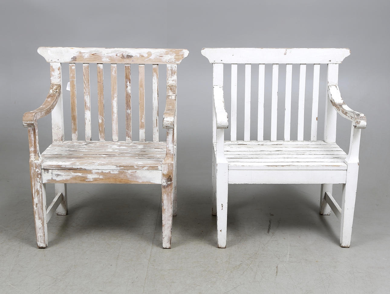 TRÄDGÅRDSFÅTÖLJER, ett par, 1900-talets första hälft.