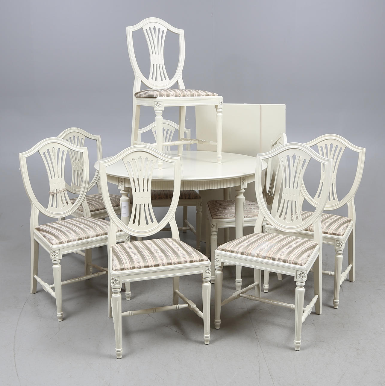 MATSALSGRUPP, 9 delar, gustaviansk stil, 1900-tal.