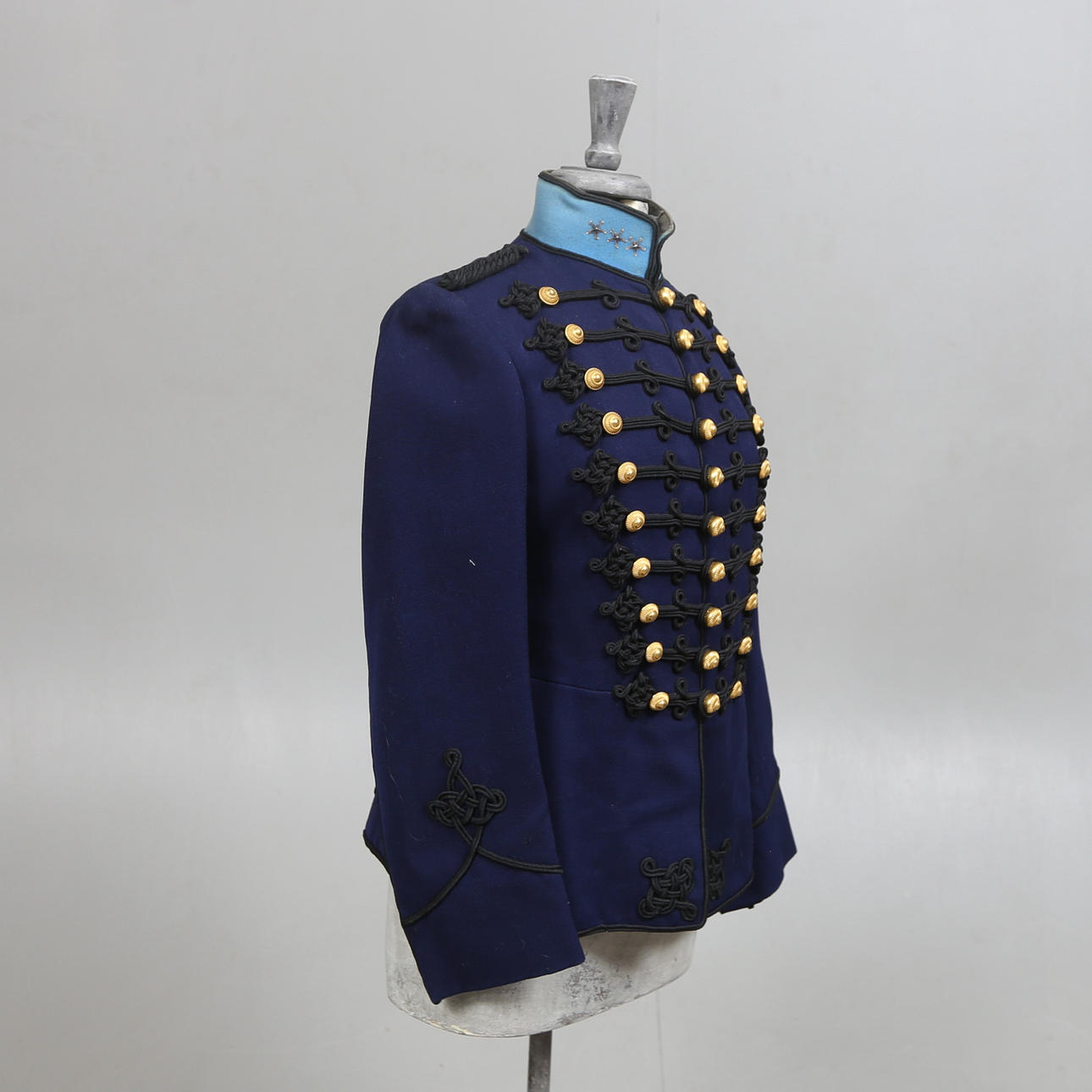 UNIFORM, Attila, 2 osaa, Ruotsi.