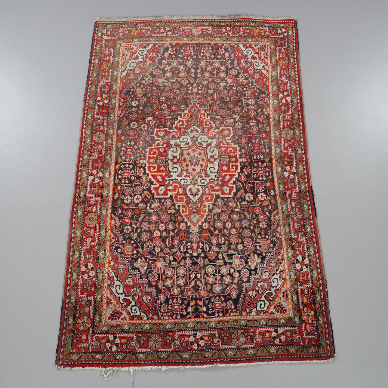 ORIENTMATTA, persisk, ca 217x134 cm.