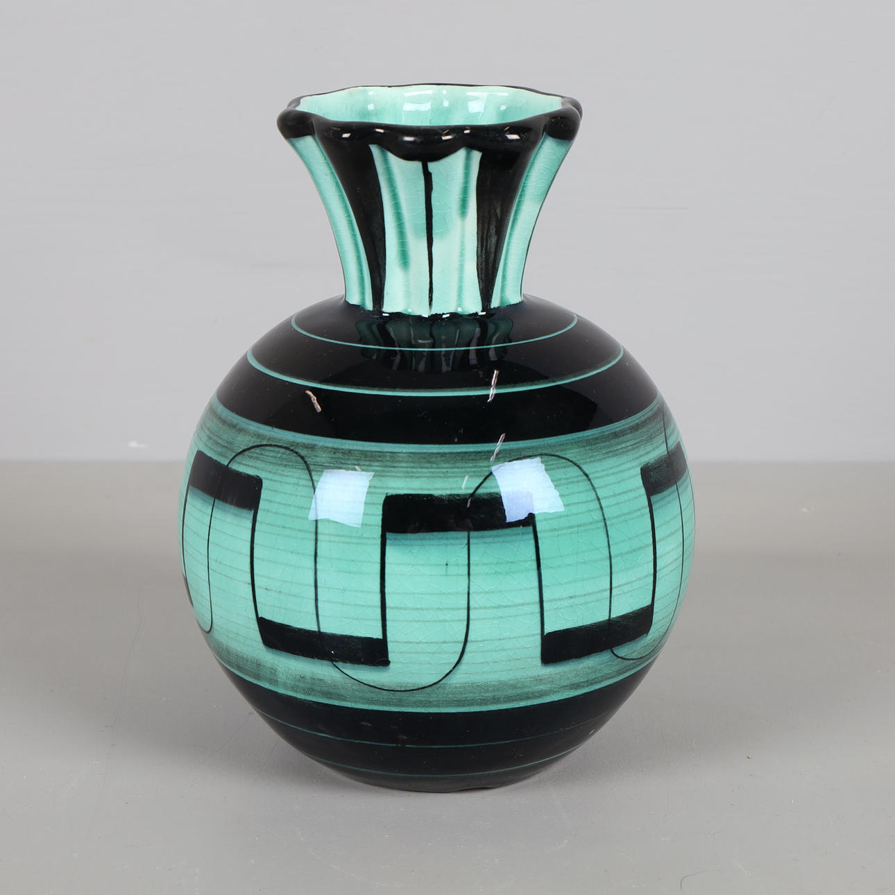 ILSE CLAESSON. Vase, rørstreng, art deco.