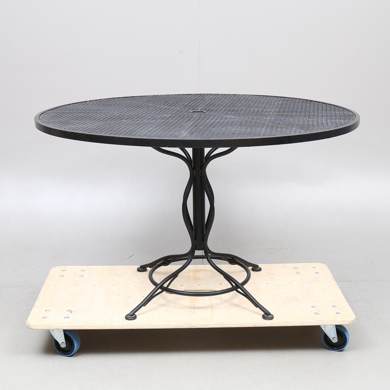 TRÄDGÅRDSBORD, järn, 1900-talets mitt.