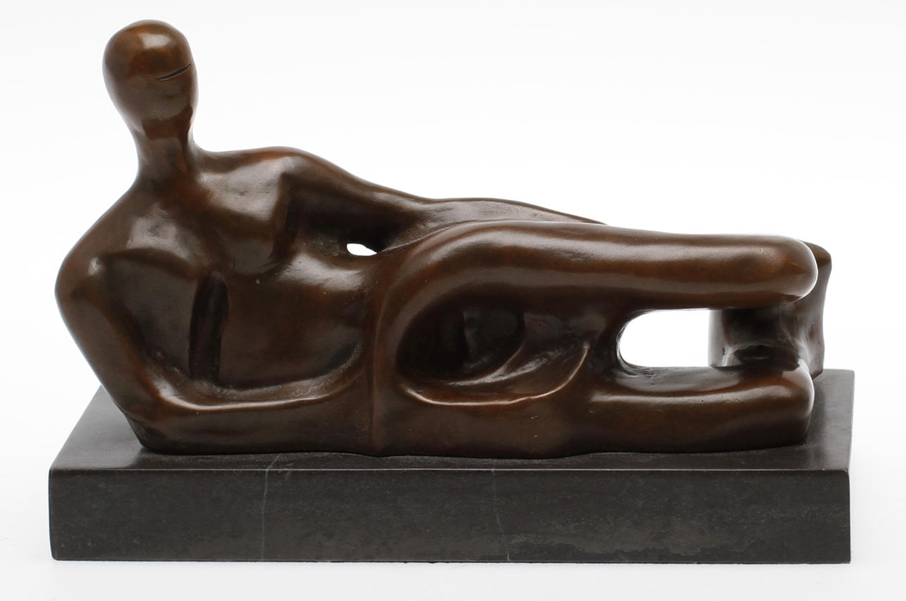 OKÄND KONSTNÄR. SKULPTUR, brons, bär signatur Moore, 1900/2000-tal.