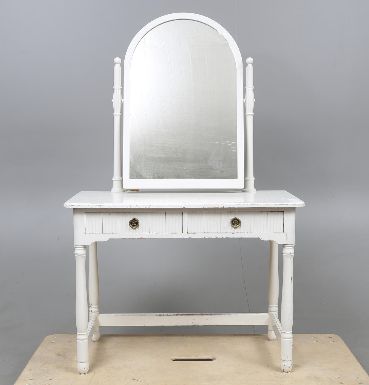 TOALETTBORD MED SPEGEL, 1900-talets första hälft.