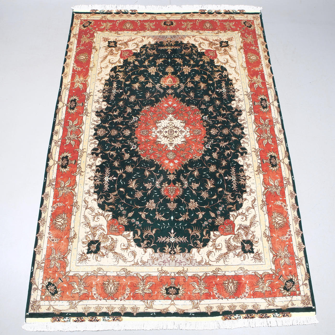 TÄBRIZ MATTA, silkeinslag, old, 291x200 cm.