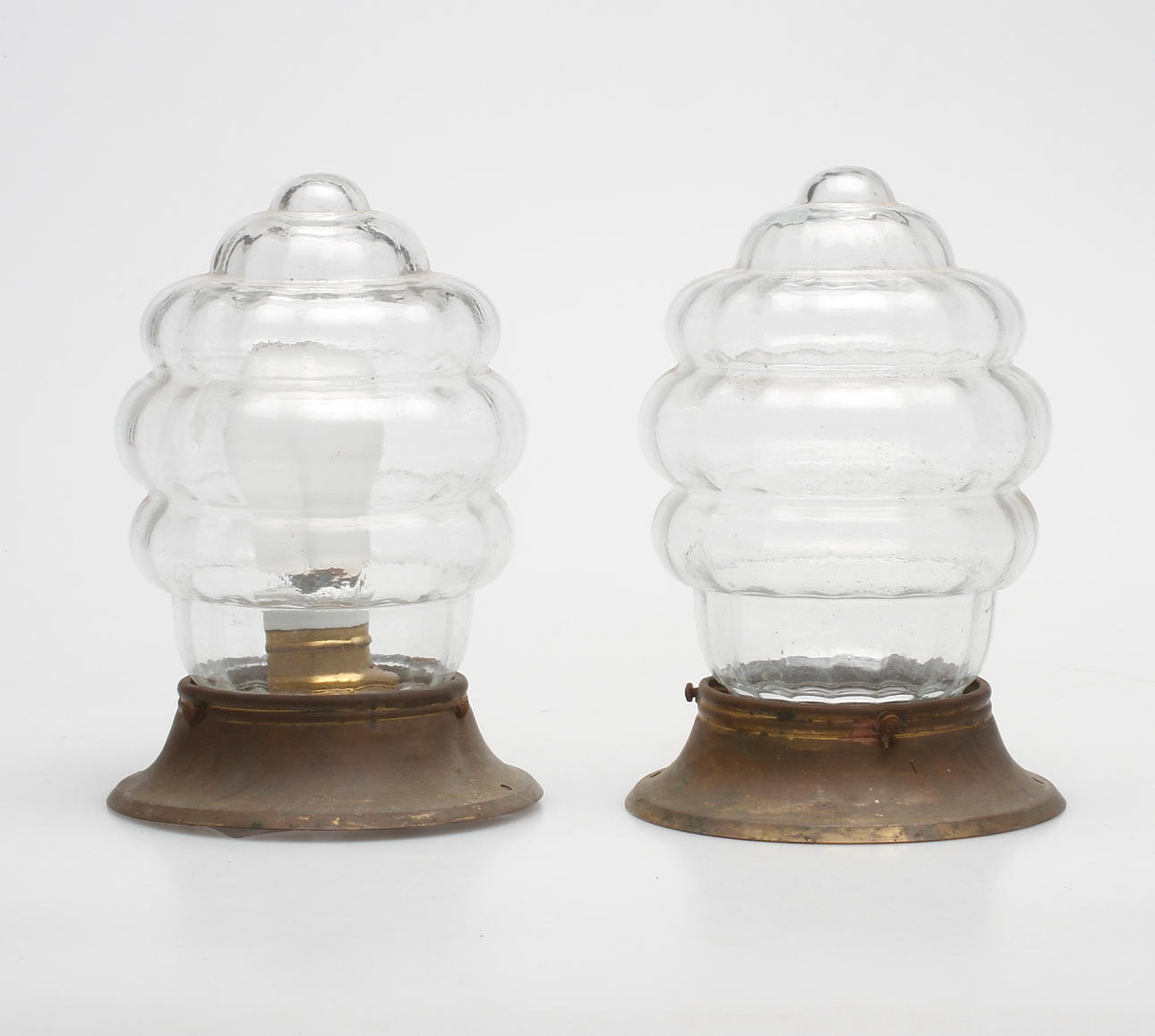 LAMPOR, ett par, 1900-talets första hälft.