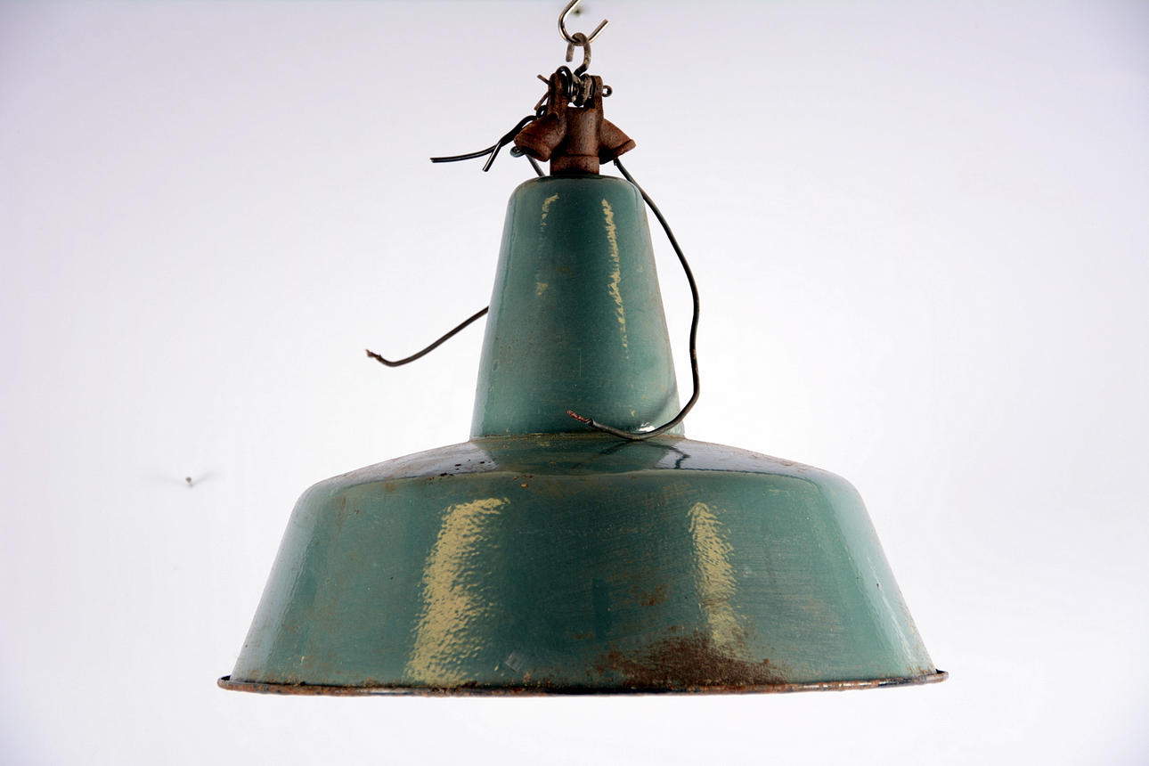 INDUSTRILAMPA, emaljerad, 1900-talets mitt.