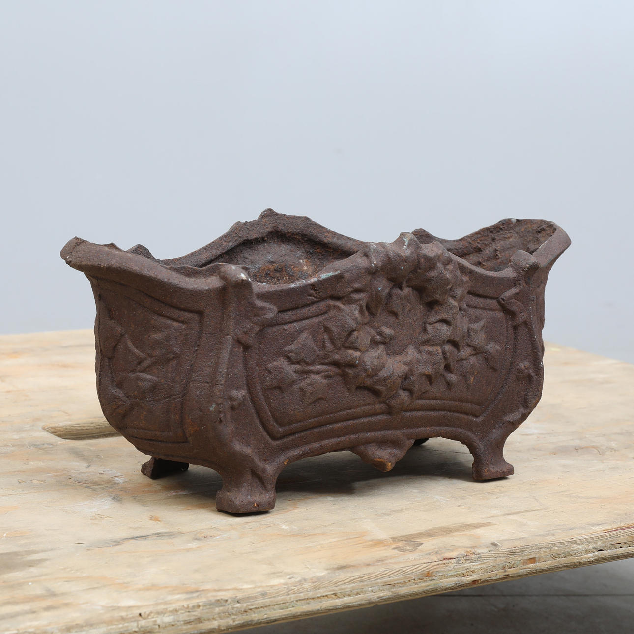 URNA JARDÍN, Hierro fundido.