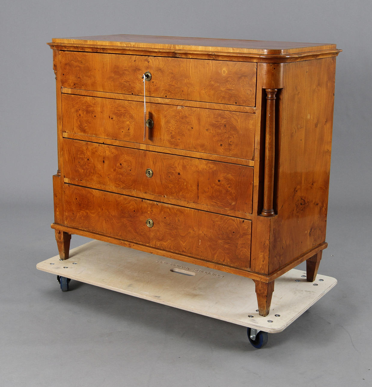 SKRIVBYRÅ. Alm, 1800-talets första hälft.