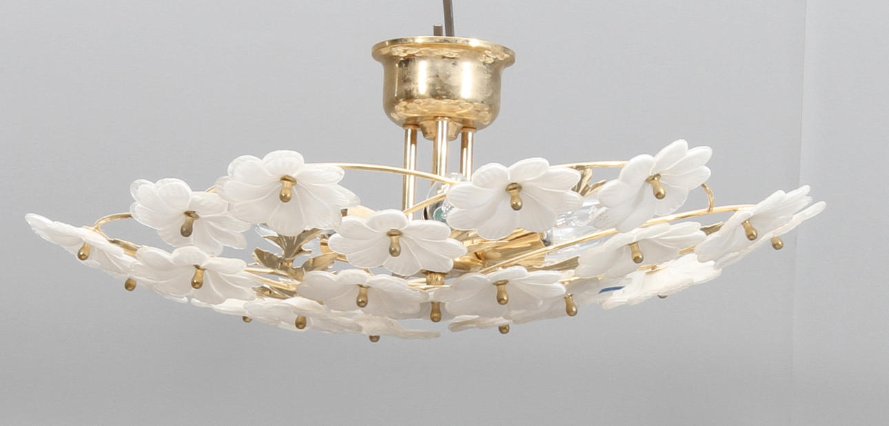 TAKPLAFOND, dekor av glasblommor, 19/2000-tal.