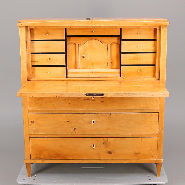 CHIFFONJÉ empir 1800-talets första hälft.