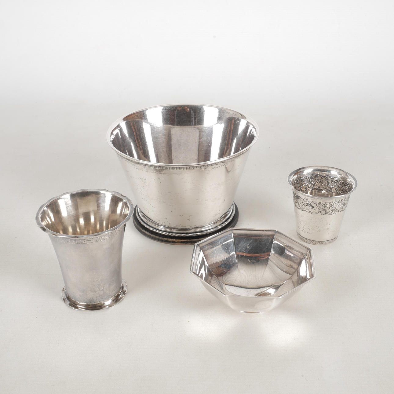BOWL AND CUPS, silver, 4 pcs, 1900s.