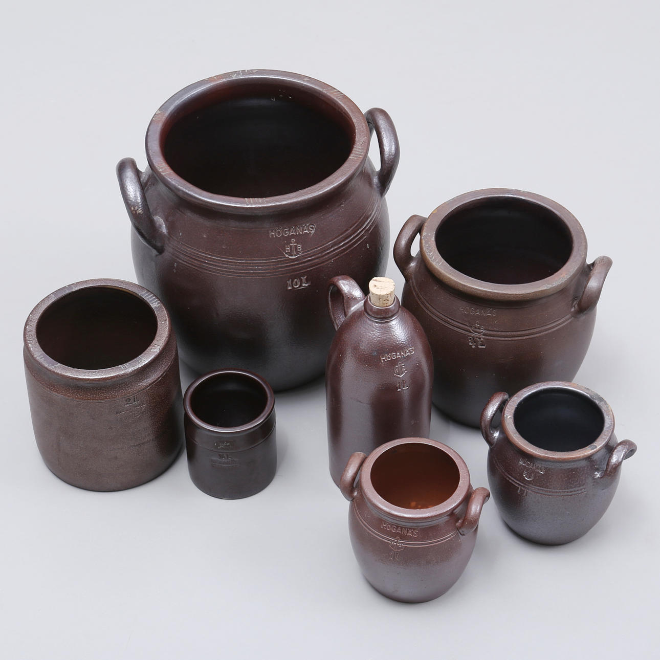 KRUS samt FLASKA, stengods, Höganäs, 7 st.