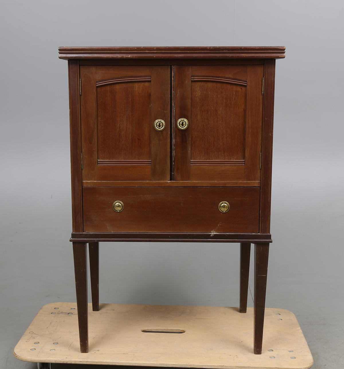 SKÅP, sengustaviansk stil, omkring 1900.