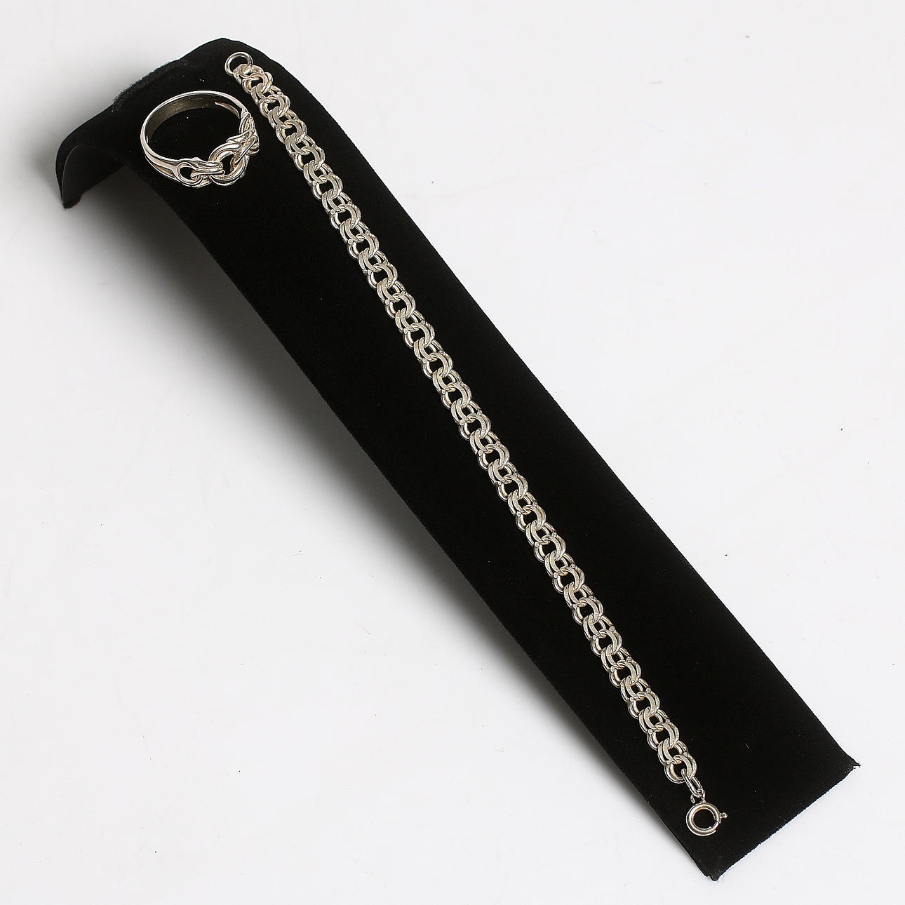 ARMBAND samt RING, silver, Bismarck-länk, NSE Guldvaru Aktiebolag, Köping. 1900-talets andra hälft. Vikt 16 gram.