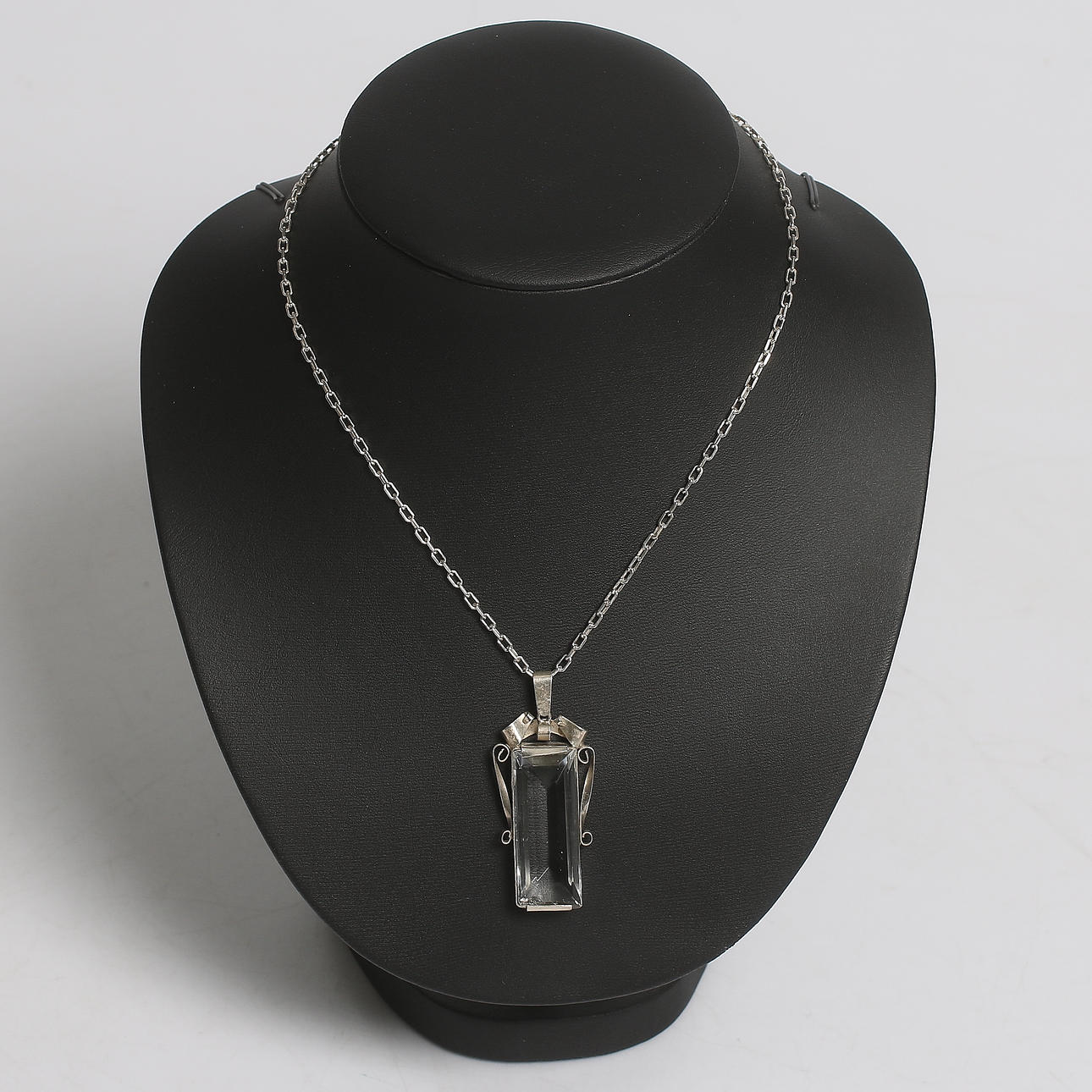 HALSBAND, silver samt bergskristall, Juvelerare Martin Elmblad. 1948. Totalvikt 18 gram.