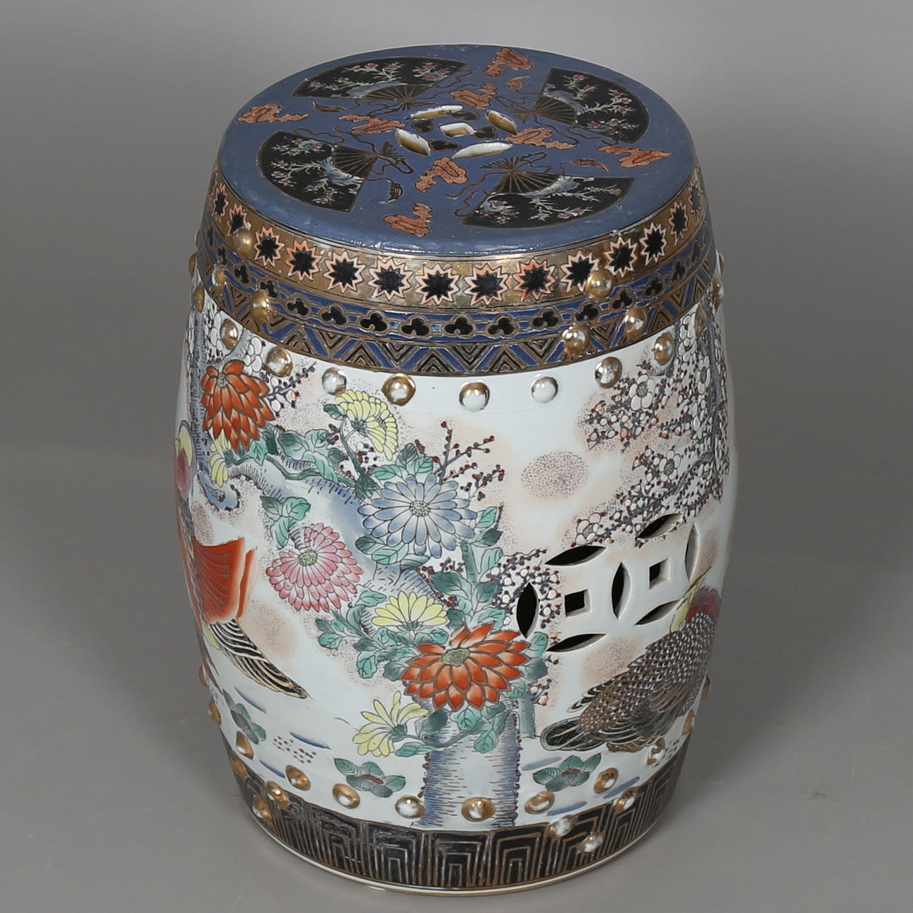 TRÄDGÅRDSPALL i porslin, Kina 2000 tal.