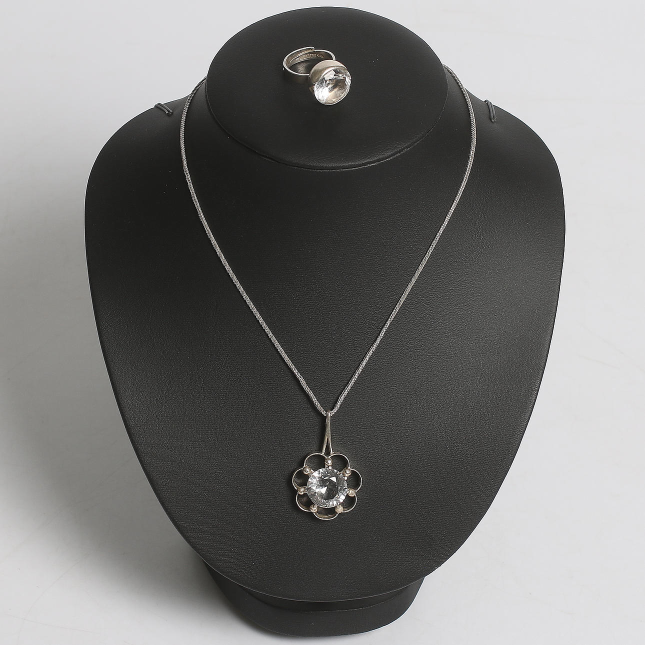 HÄNGE samt RING, silver samt bergskristall, ALTON, Falköping samt Bengt Hallberg, Stockholm. 1900-talets mitt. Totalvikt 21 gram.