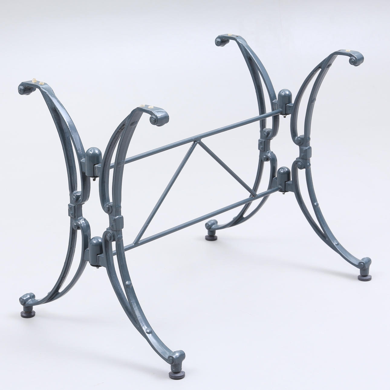 BORDSUNDERREDE, metall, samtida.