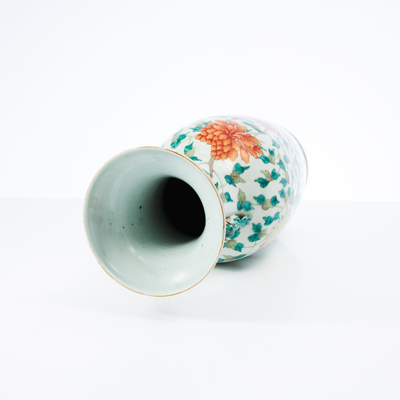 FLOOR VASE, porcelain, China, around 1900, baluster-shaped, with ...