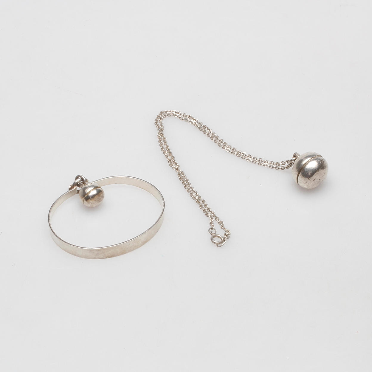 ARMBAND samt HÄNGE, silver, vikt ca 60 gram, 1900-talets andra hälft.