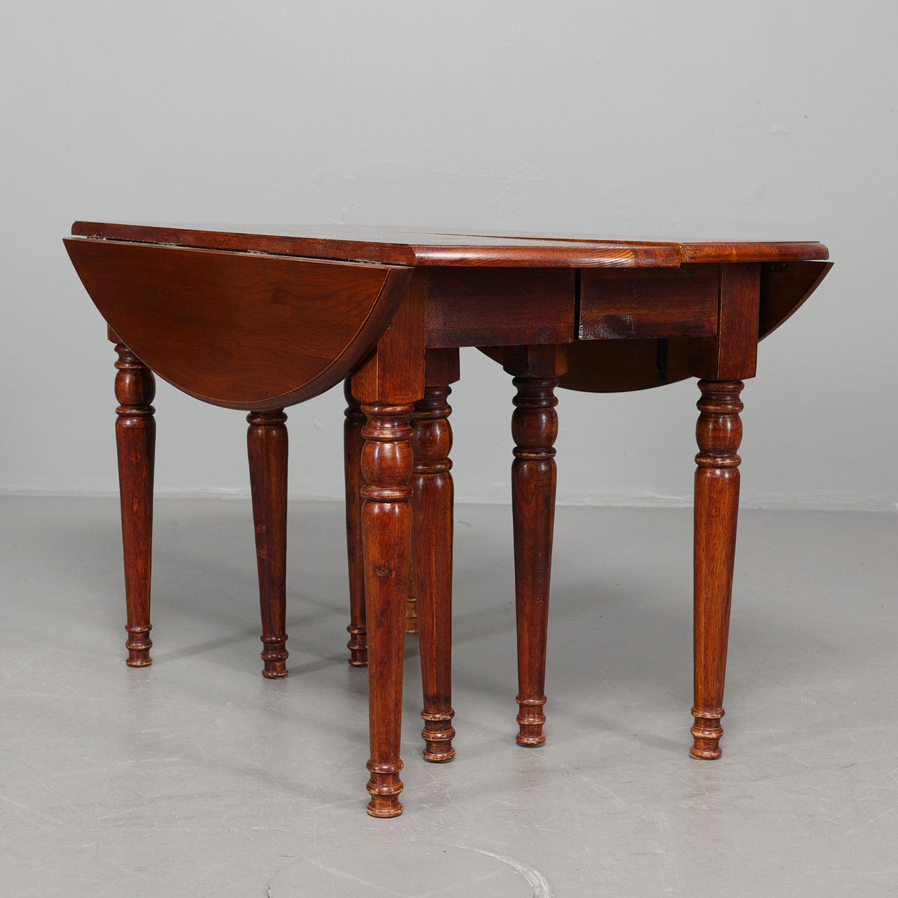 BORD, 7 delar i ek, 1900-tal.