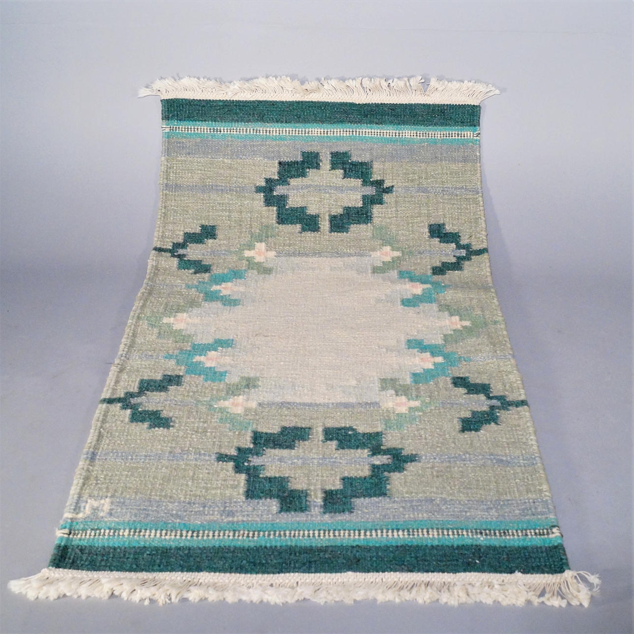 TEPPICH, Bettlaken, signiert M.