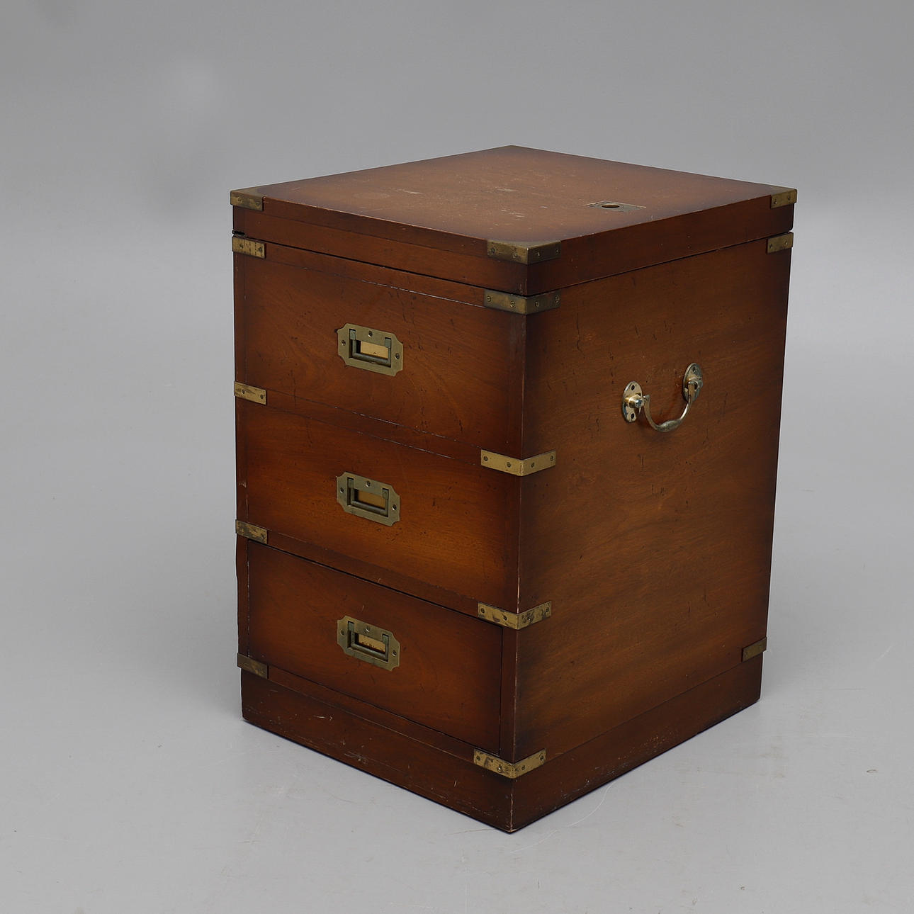 BARSCHRANK/ Kommode, ENGLISCHER STIL.