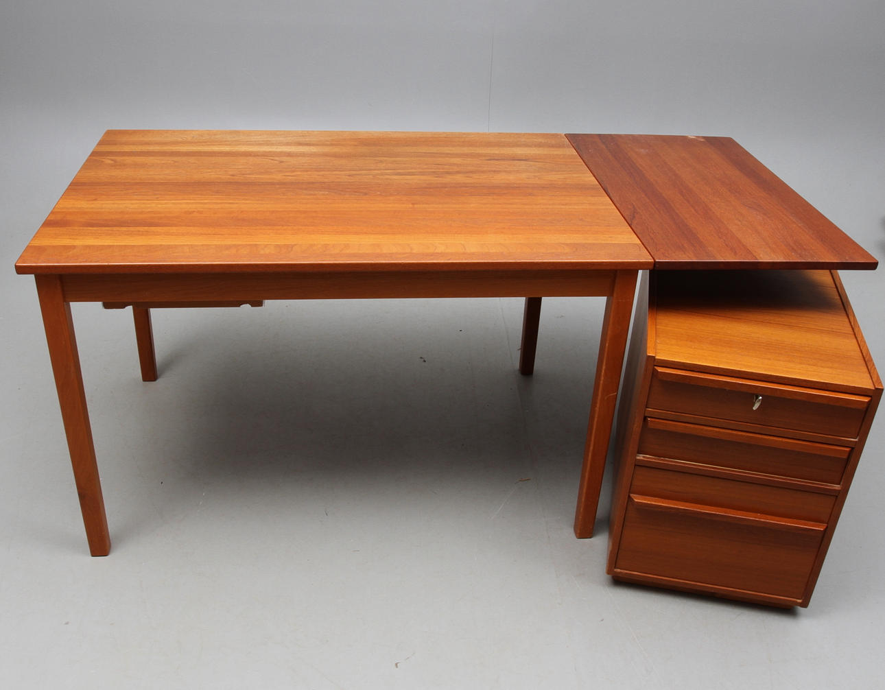 BORD Svenska Möbelfabrikerna, samt HURTS omkring 1900-talets mitt.