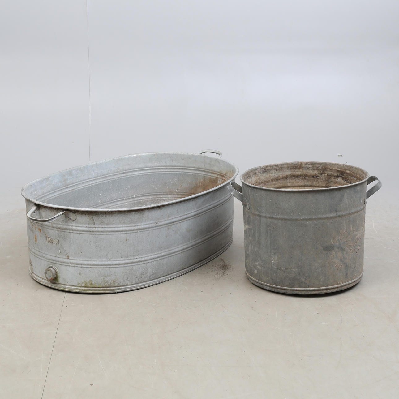 BALJA och TUNNA i ZINK. Silver & Metall - Övriga metallföremål - Auctionet