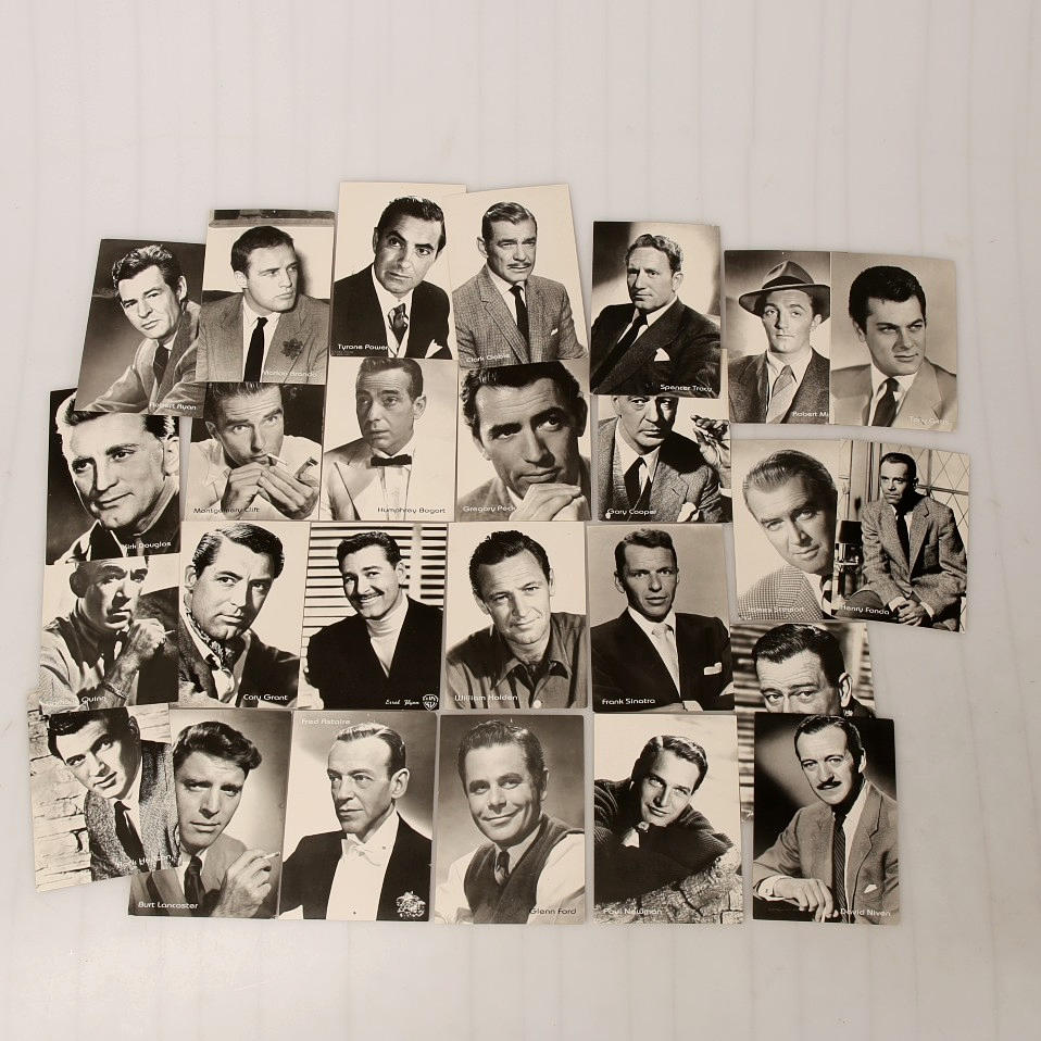 ESTRELLAS DE CINE, en postales, 26 piezas.