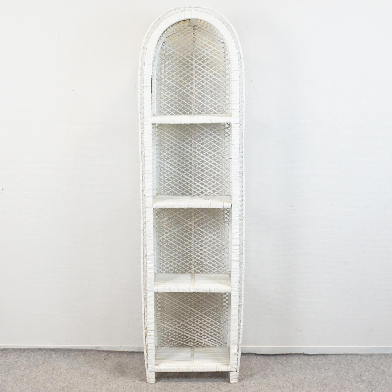 ROTTINGHYLLA, vit, modern.