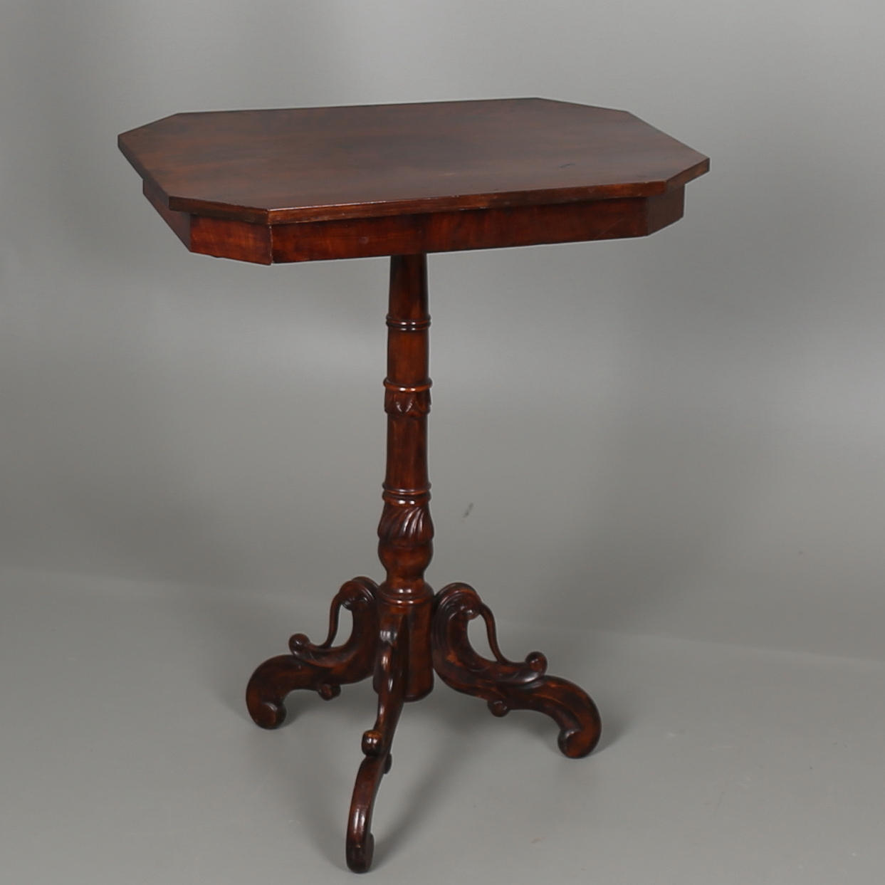 PELARBORD i lövträ, 1900-talets första hälft.