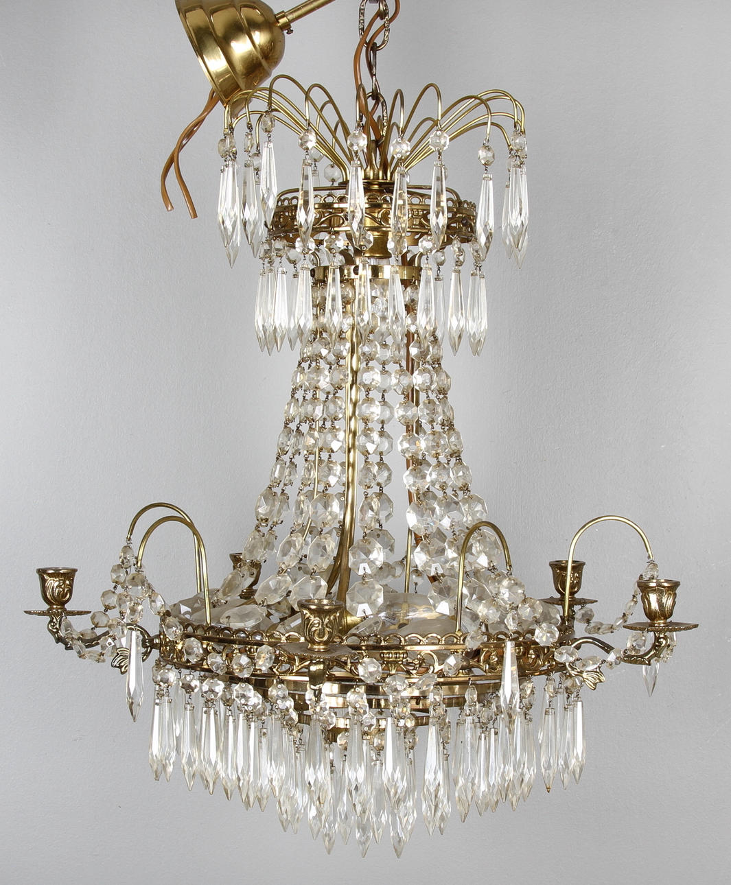 LJUSKRONA med prismor, empirstil, 1900-tal.