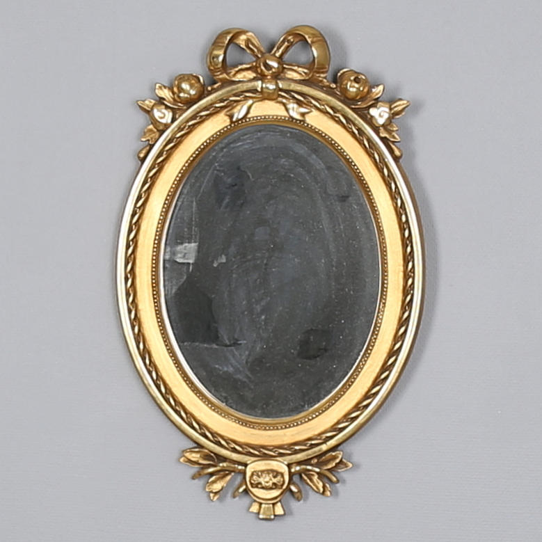 SPEGEL med förgylld ram, gustaviansk stil,1900-talets första hälft.