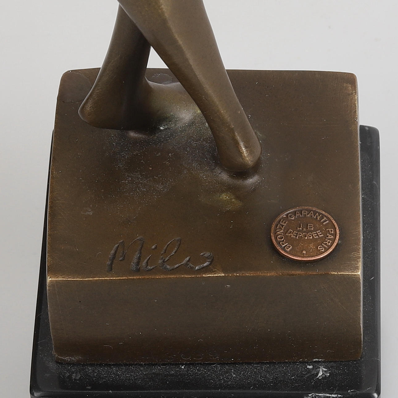 MAX MILO (FRANKRIKE, FÖDD 1938). EFTER. Kvinnogestalt, brons, signerad ...