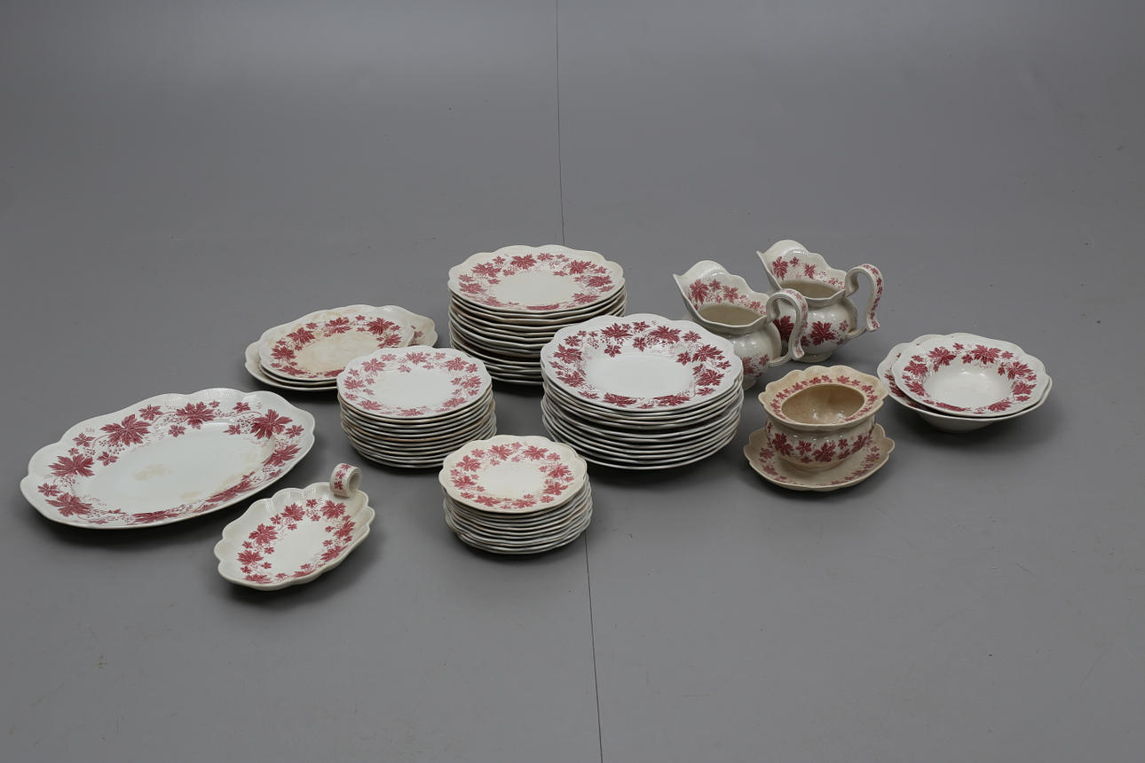 MATSERVIS, porslin, 59 delar, "Vinranka", design Arthur Percy, Gefle.