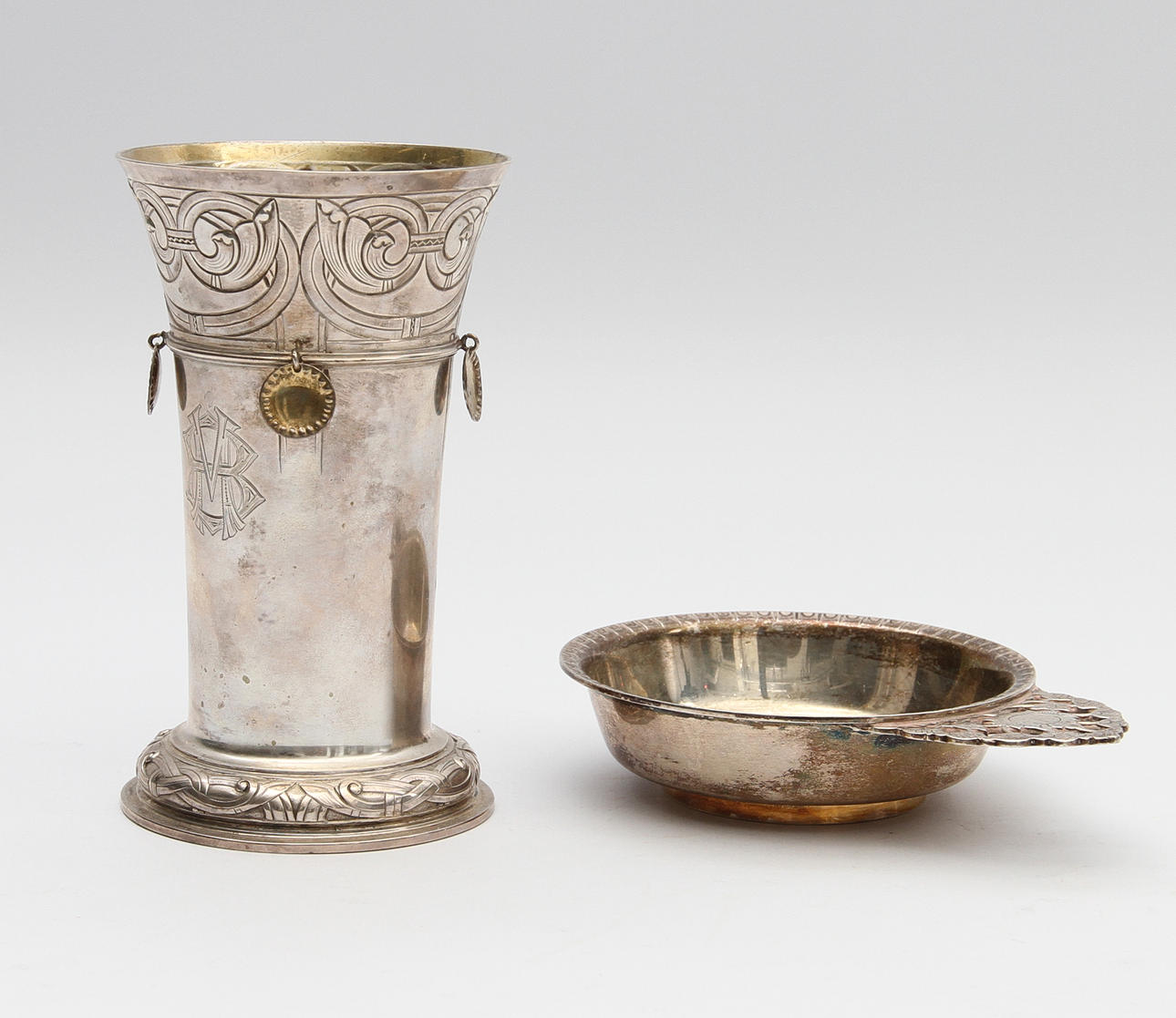 SILVER. 2 delar, Vas David Andersen, kåsa W.A Bohlin 1942, ca 300 gram.