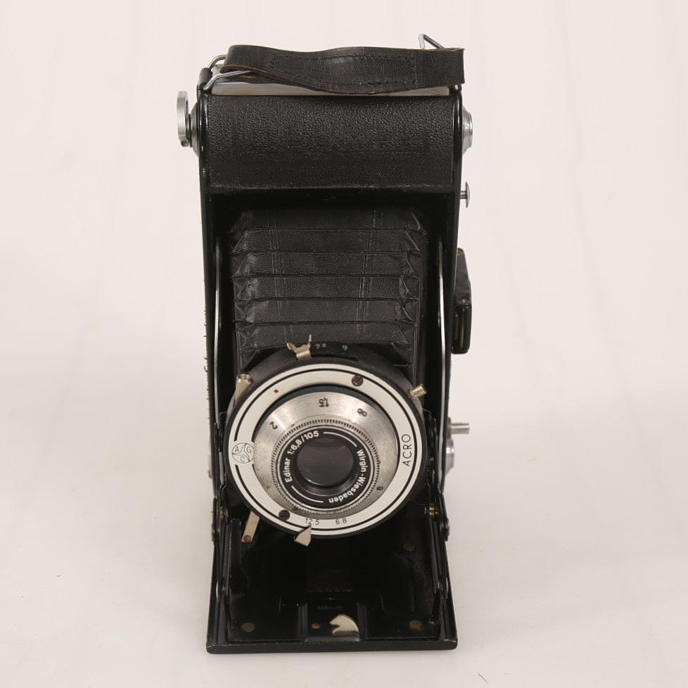 VANHA CAMERA ACRO nahkakotelossa.