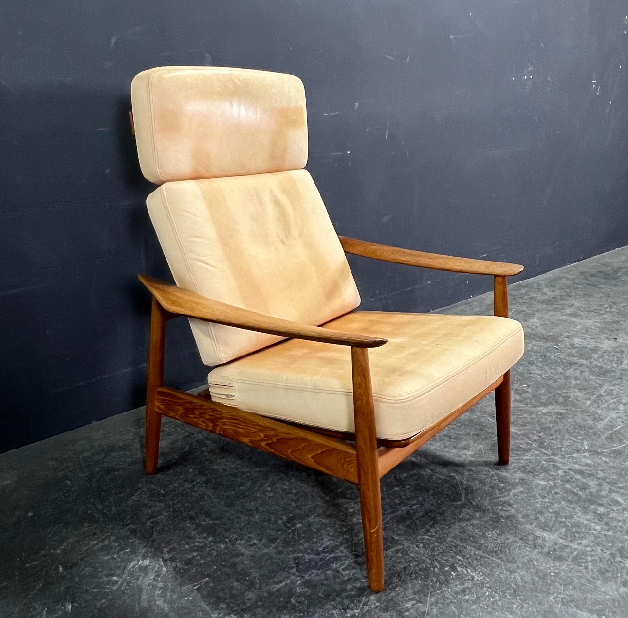 ARNE VODDER. LÆNESTOL.