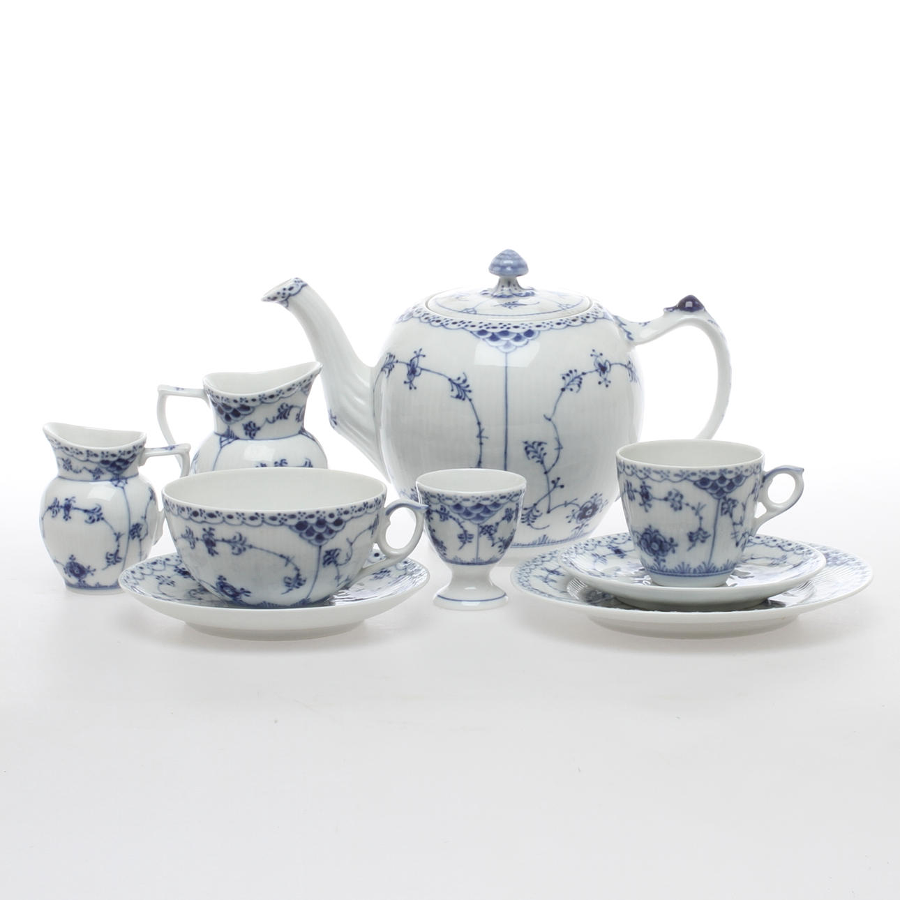 SERVISDELAR, 33 delar, porslin, "Musselmalet" Royal Copenhagen.