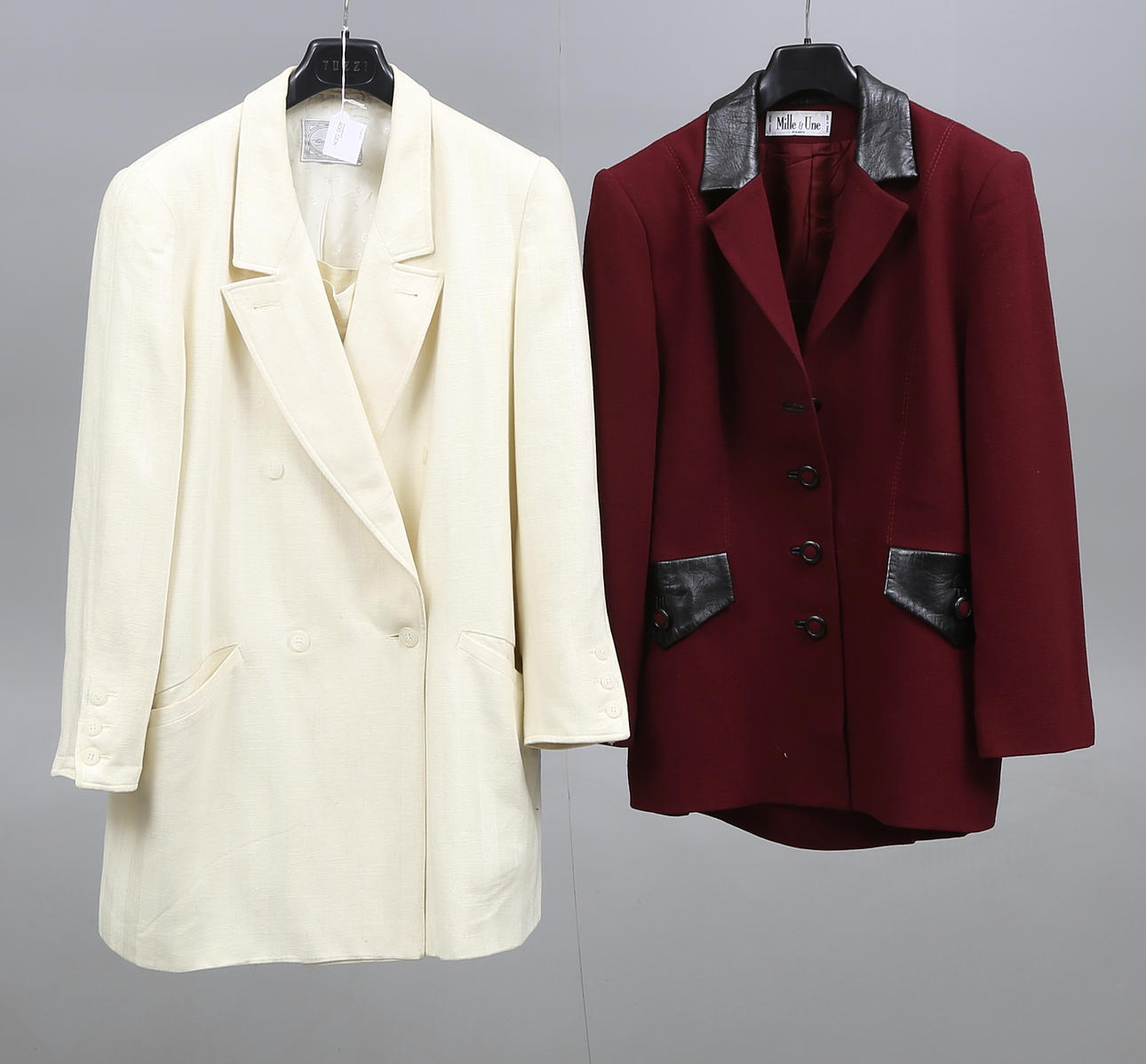 DRÄKTER, 2 st, Etienne Aigner samt Mille Une, Paris. 1900-talets sista kvartal.