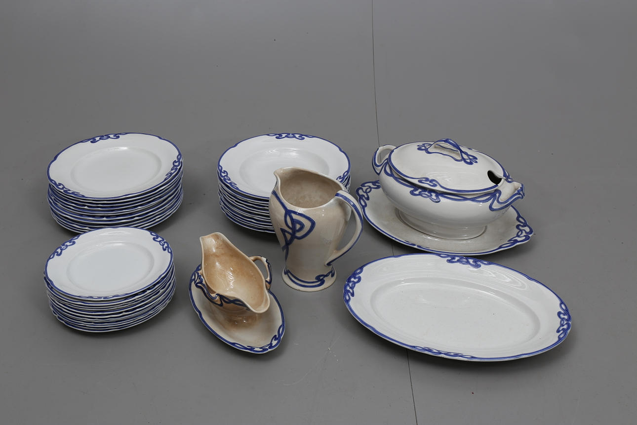 MATSERVIS, porslin, 40 delar, "Blå Olga", Villeroy & Boch.