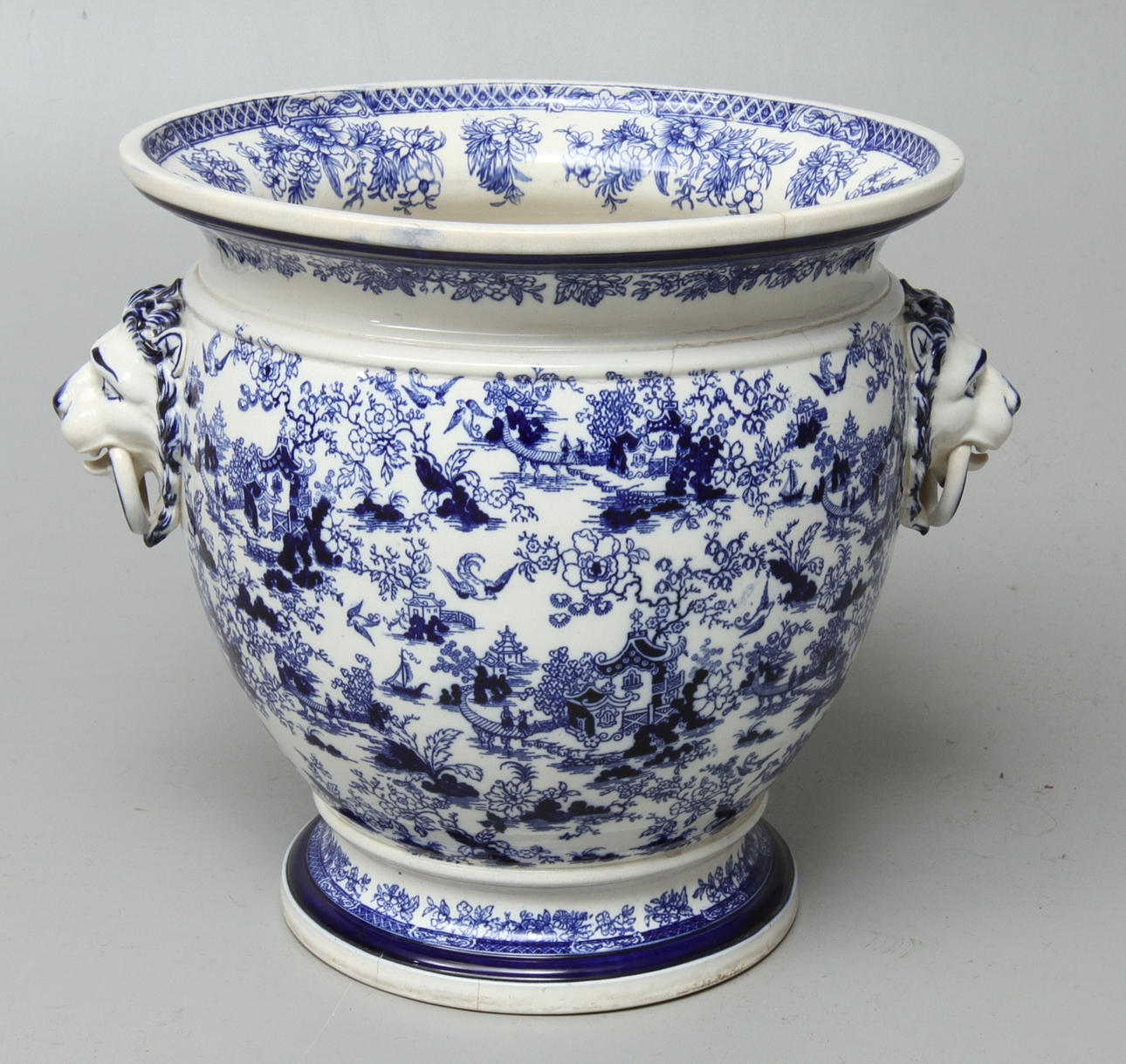 TRÄDGÅRDSURNA, Flintgods. "Willow" Gustavsberg. Omkring år 1900.